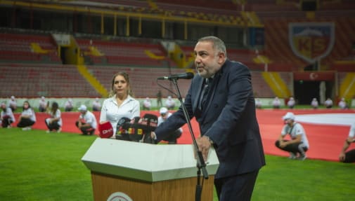 Dünyanın En Büyük Türk Bayrağı Kayseri'de Açıldı